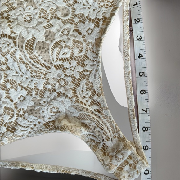 Lace Bodysuit with button opening - size XS - Picture 5 of 12